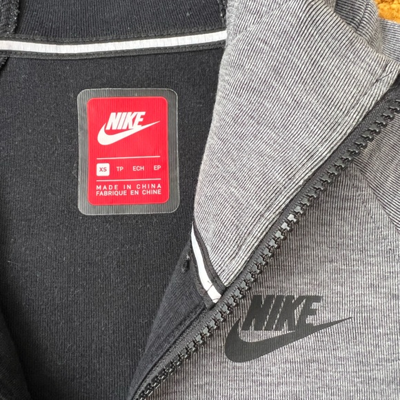 Women’s Nike sport wear jacket - Picture 3 of 4